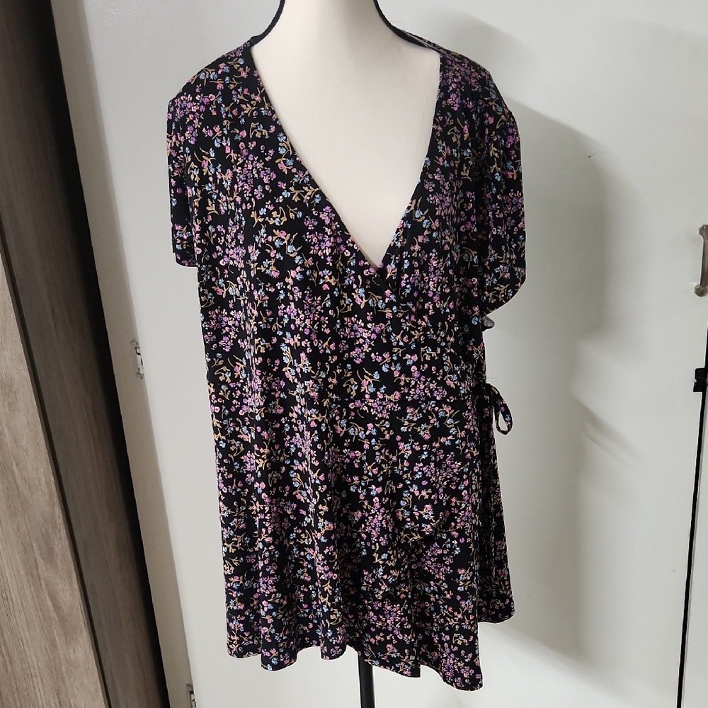 Torrid Wrap Around Purple Floral V-Neck Blouse 3x